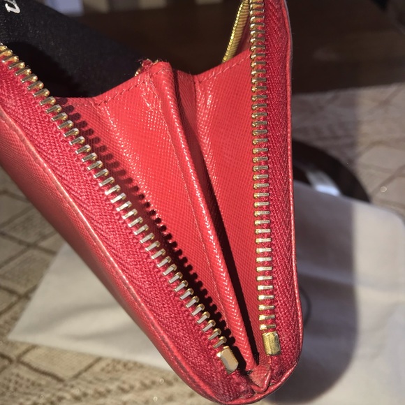 ❤️SOLD❤️PRADA ZIPPY WALLET SAFFIANO REDS LEATHER - Picture 3 of 8